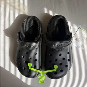 NWT UNISEX CROCS Black Clogs with Fleece Lining (W6) (M4)